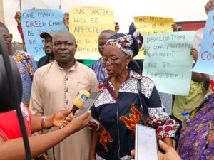 Surulere Residents Protest Cemetery Project