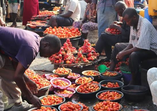 Lagos Govt to Arrest, Prosecute Buyers Patronising Illegal Roadside, Median Markets 1 images 72